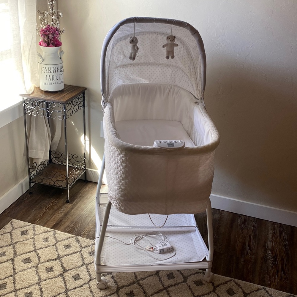 Simmons white bassinet.